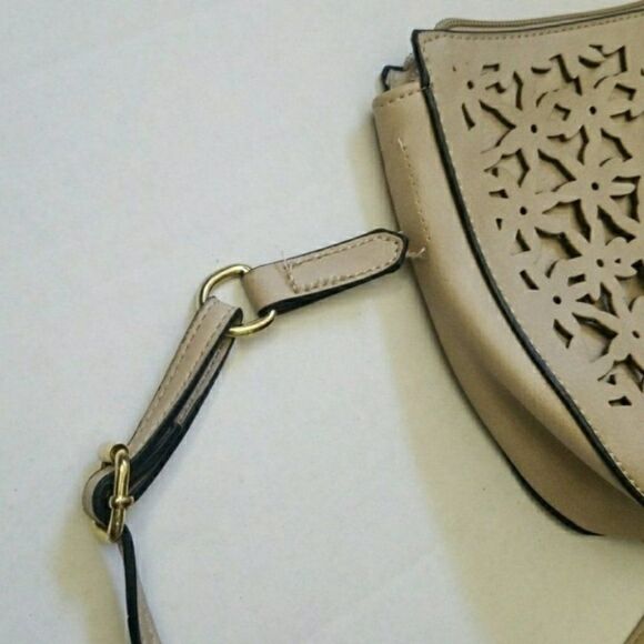 Bueno Lasercut Shoulder Bag - Picture 6 of 7